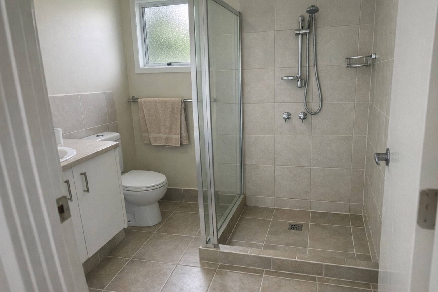 Bathroom tiling in Marian